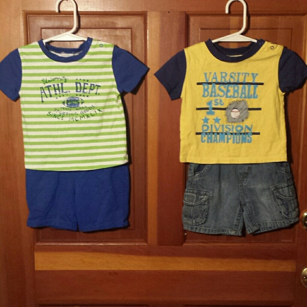 2 boys shorts set.